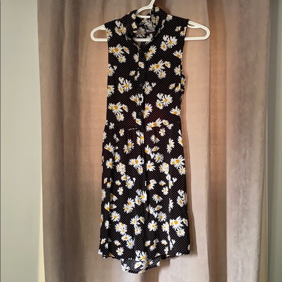 H&M Daisy Dress - Picture 1 of 5